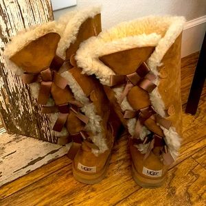 Ugg boots with bows size 9